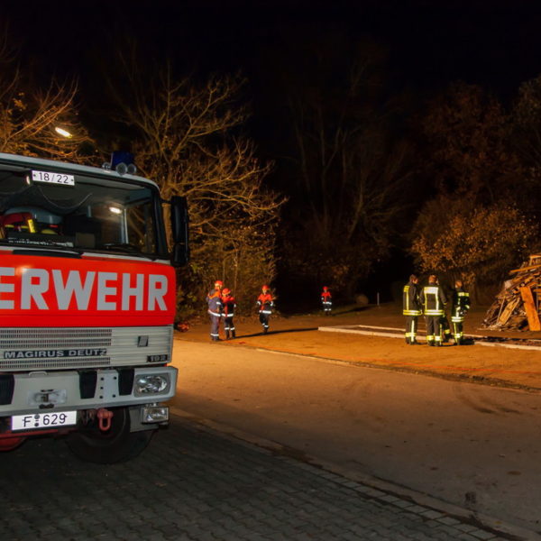 Martinsfeuer_2013_001.jpg Martinsfeuer_2013_001.jpg