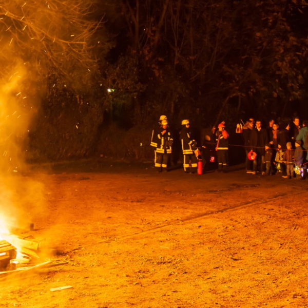 Martinsfeuer_2013_014.jpg Martinsfeuer_2013_014.jpg