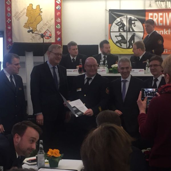 Standtbrandinspektor Dirk Rübesamen wird zum Hauptbrandmeister befördert