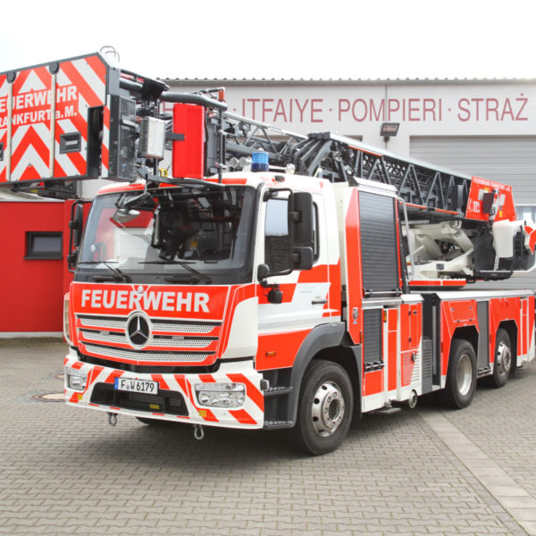 Neue Drehleiter der Nieder-Eschbacher Wache der Berufsfeuerwehr Neue Drehleiter der Nieder-Eschbacher Wache der Berufsfeuerwehr