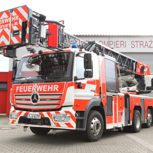 Neue Drehleiter der Nieder-Eschbacher Wache der Berufsfeuerwehr Neue Drehleiter der Nieder-Eschbacher Wache der Berufsfeuerwehr